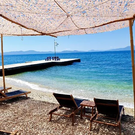 Hotel Pegasus & Coastal Cafe