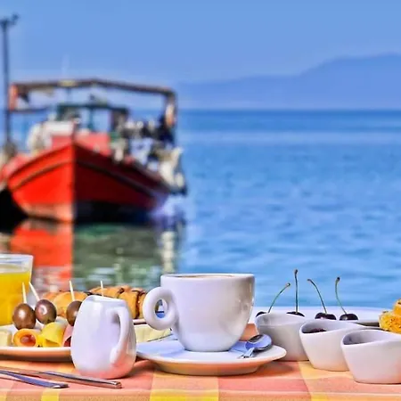 Pegasus & Coastal Cafe Отель 2*
