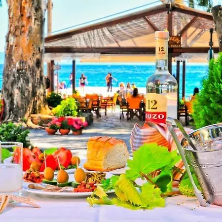 Pegasus & Coastal Cafe Hotel 2*