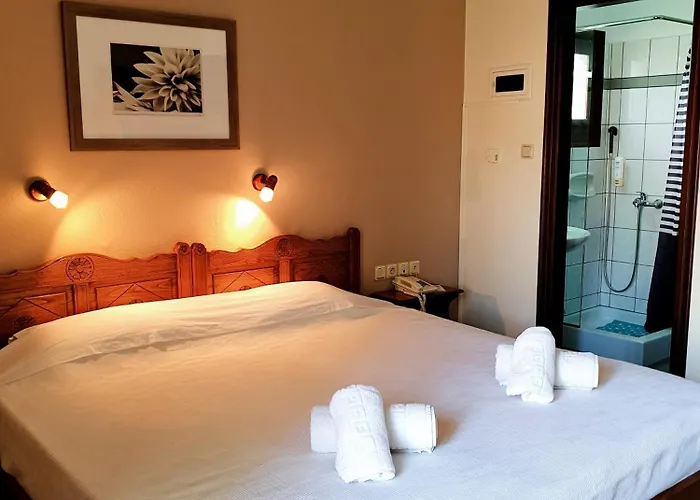 Pegasus & Coastal Cafe Hotel 2*